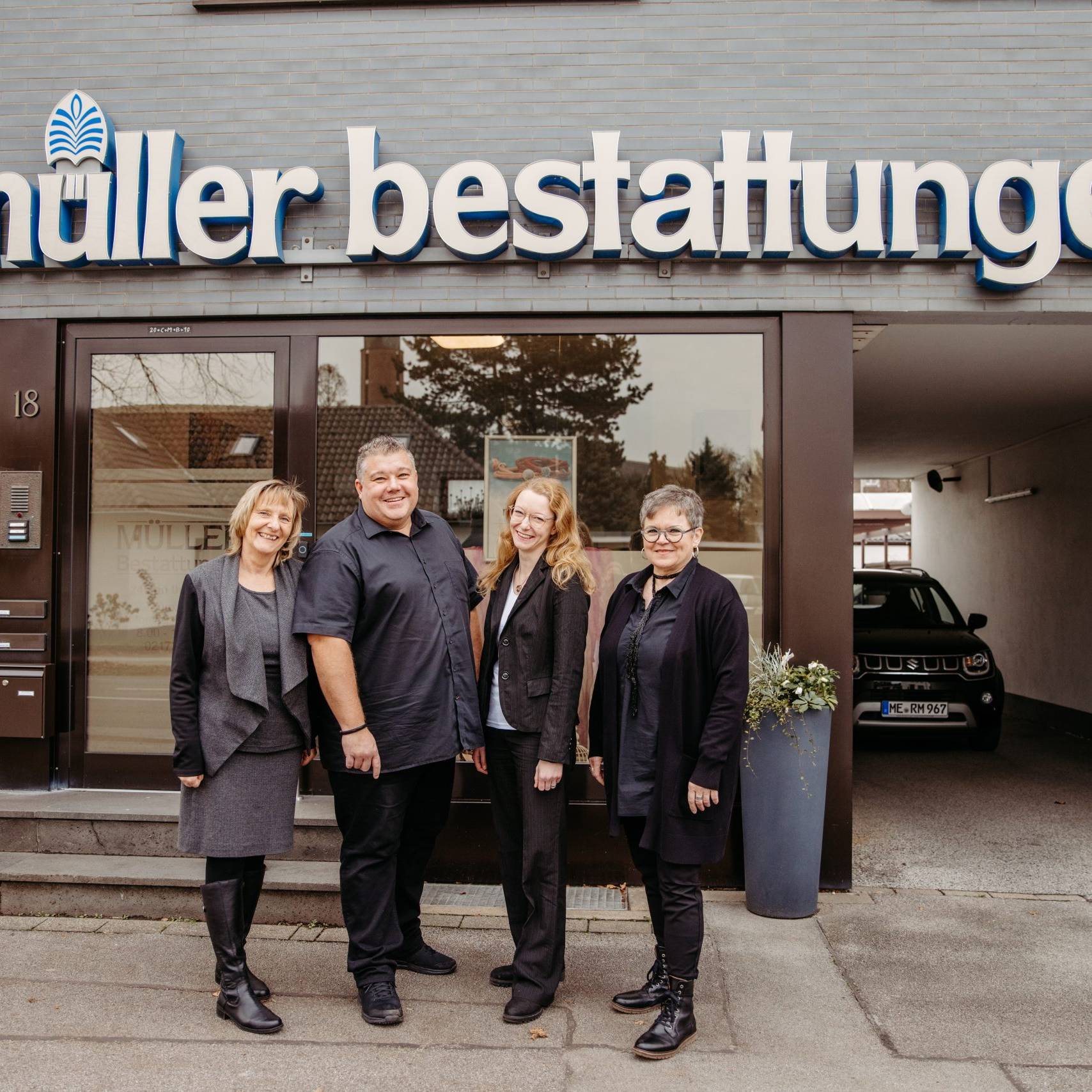 Gruppenfoto von Mitarbeitenden von Mueller Bestattungen